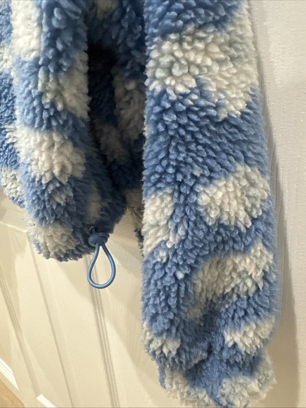 Urban outfitters Blue and White cloud Sherpa Pullover - Women’s Size Small - Picture 7 of 11